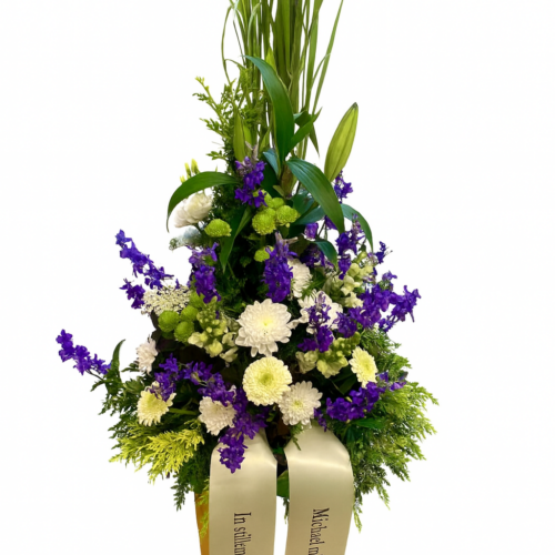 Weißes Trauergesteck